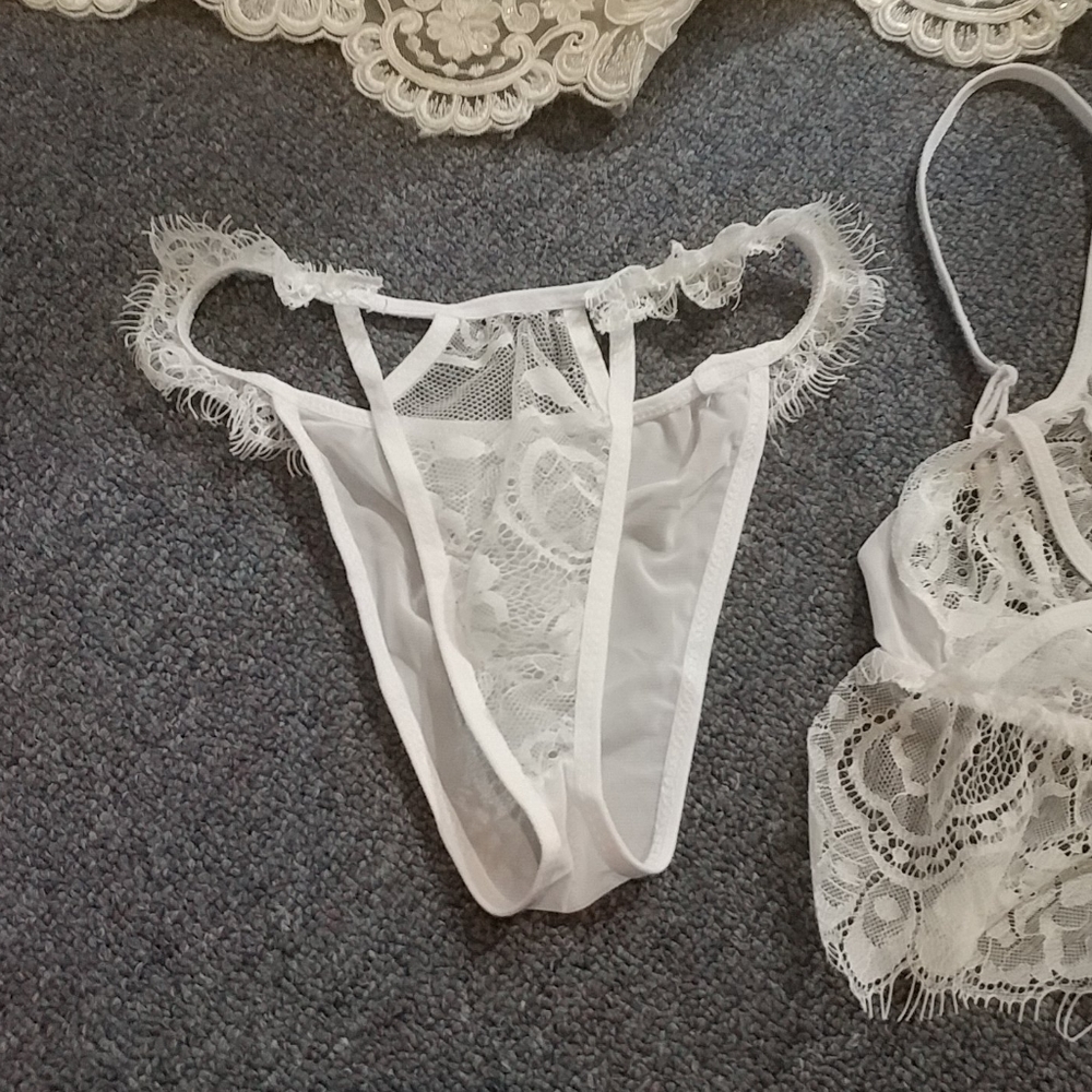 Lingerie - Picture 2 of 6